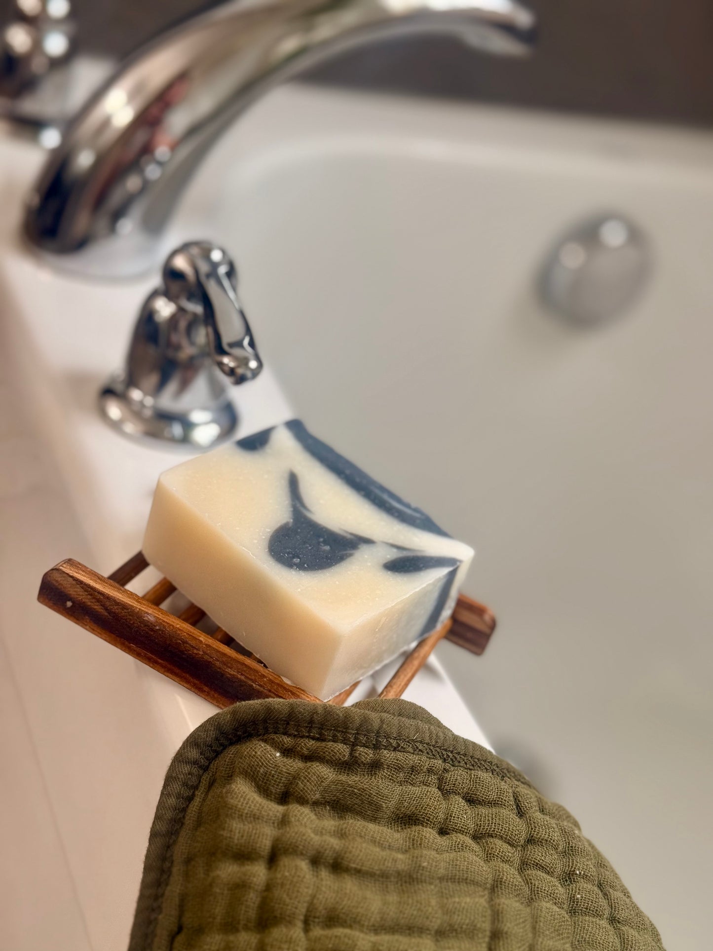 Charcoal Tallow Detox Bar – Activated Charcoal & Grass-Fed Tallow Soap for Clear, Balanced Skin