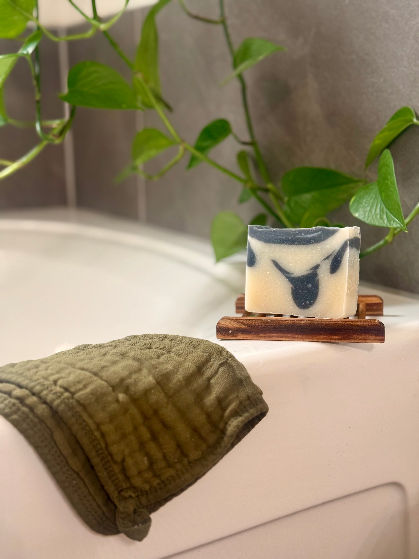 Charcoal Tallow Detox Bar – Activated Charcoal & Grass-Fed Tallow Soap for Clear, Balanced Skin