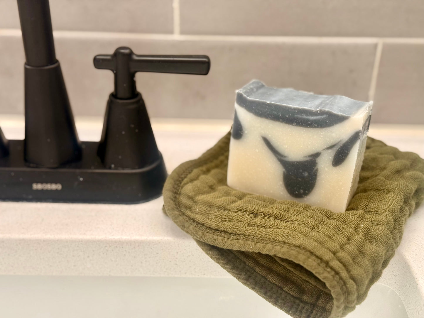 Charcoal Tallow Detox Bar – Activated Charcoal & Grass-Fed Tallow Soap for Clear, Balanced Skin